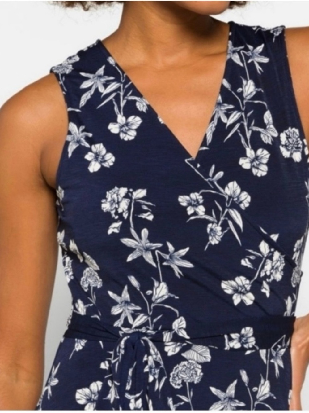 41 Hawthorn Navy and White Floral Faux Wrap Dress - Size: Medium - Picture 8 of 10